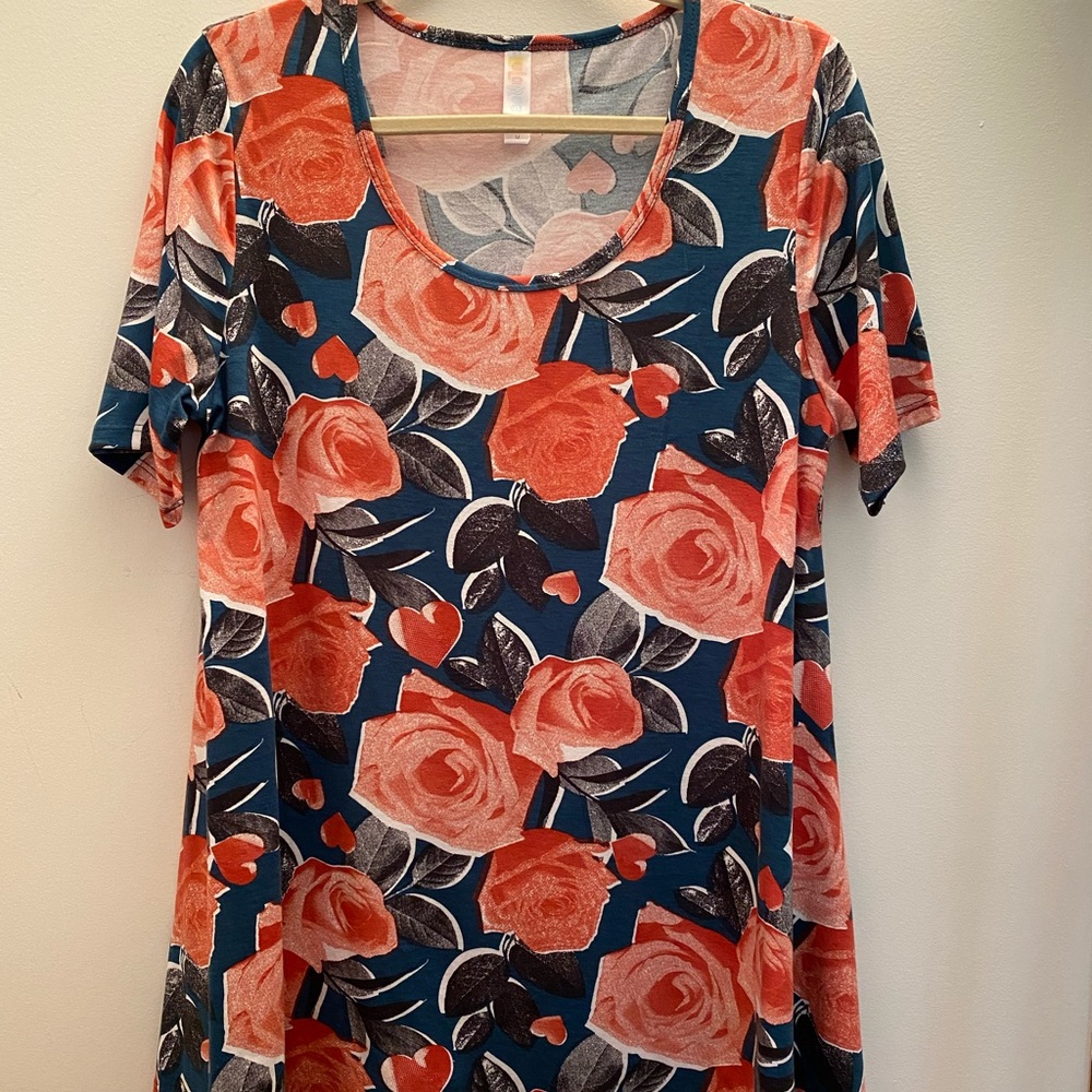 🍁LuLaRoe Peach Rose Perfect T (M)